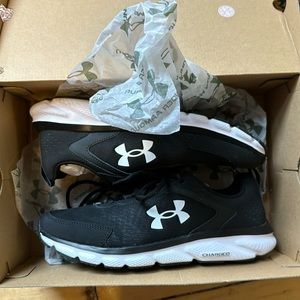 Men’s under Armour sneakers. Size 9.5.